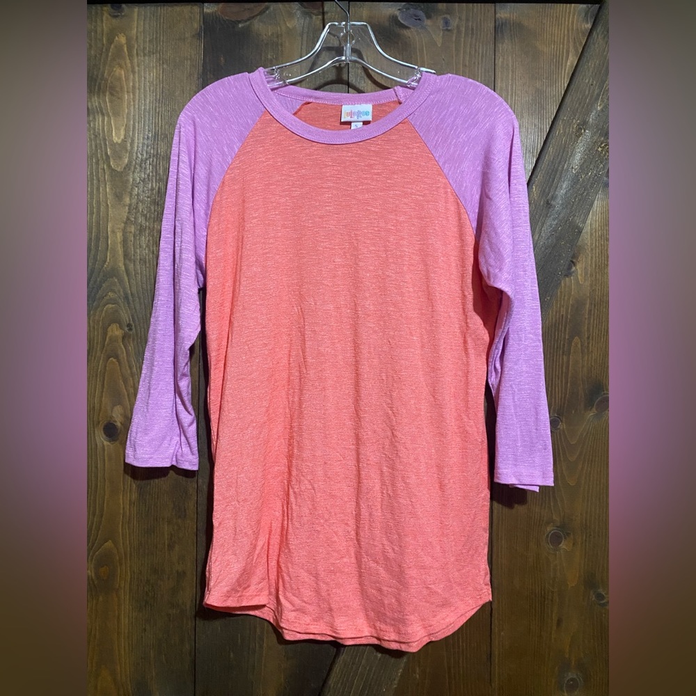 5/$15 Women’s S LuLaRoe Two-Tone Raglan Top - Coral Body with Lavender Sleeves